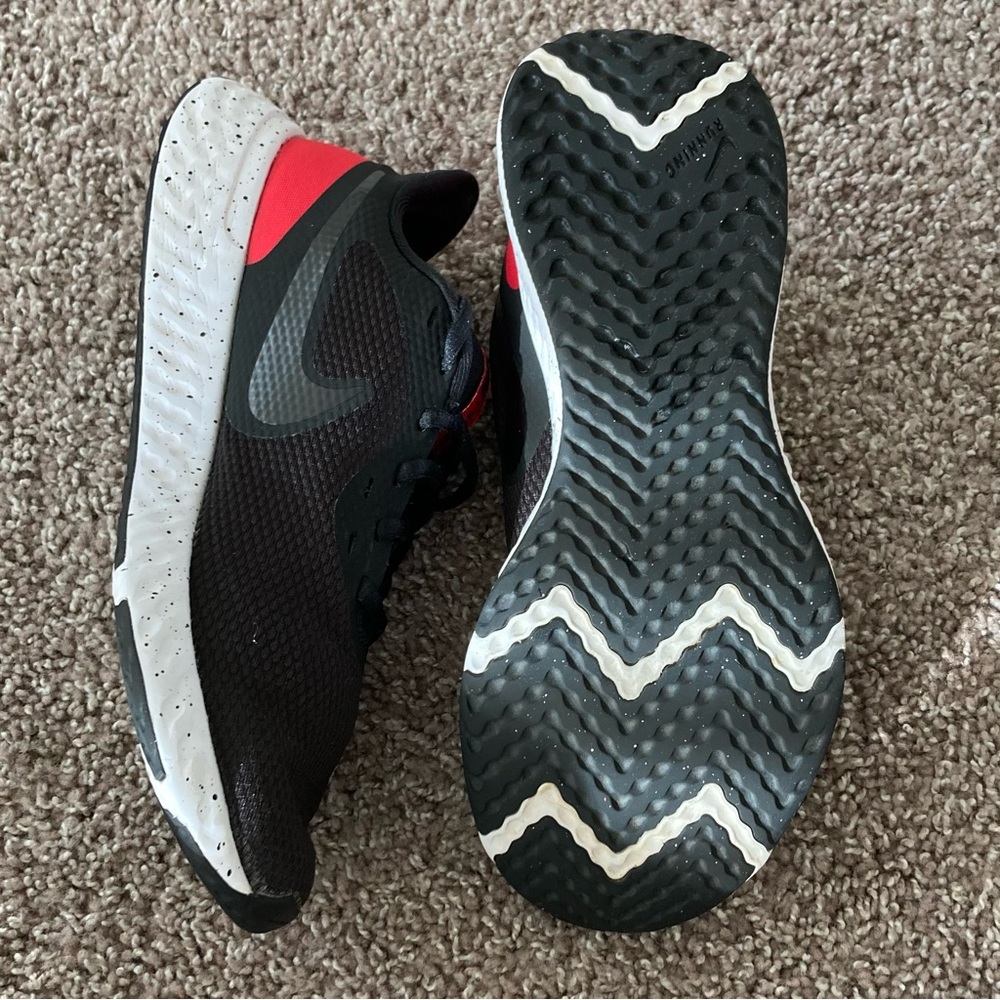 Nike running shoes men’s size 8.5